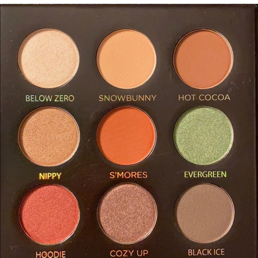 FIRESIDE EYESHADOW PALETTE😍